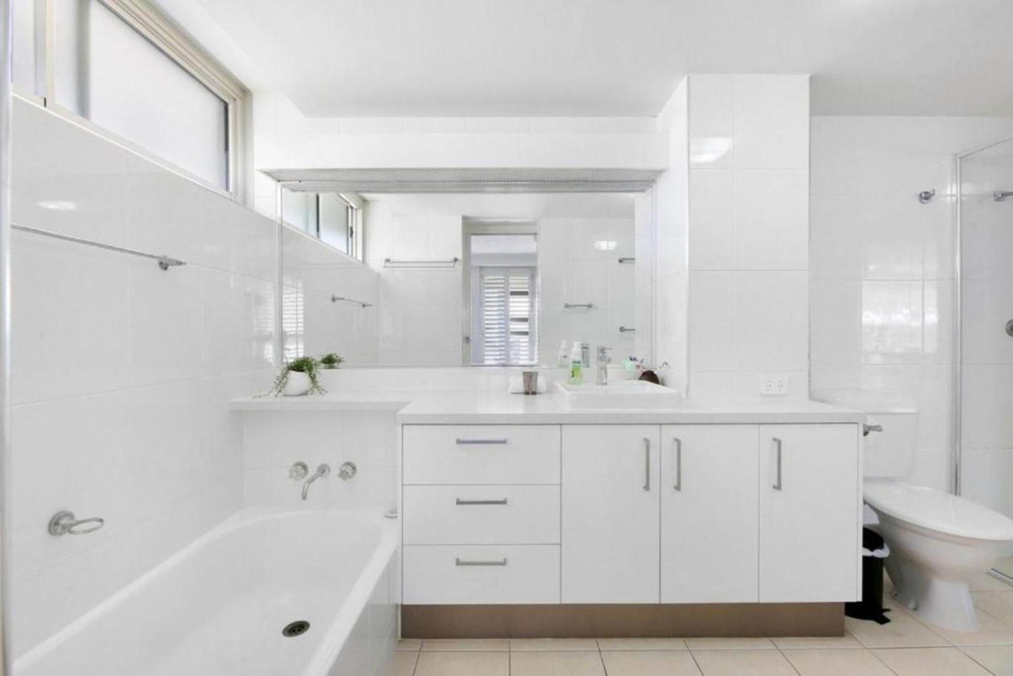 Apartment Ocean Front Breeze At Cashelmara Gold Coast